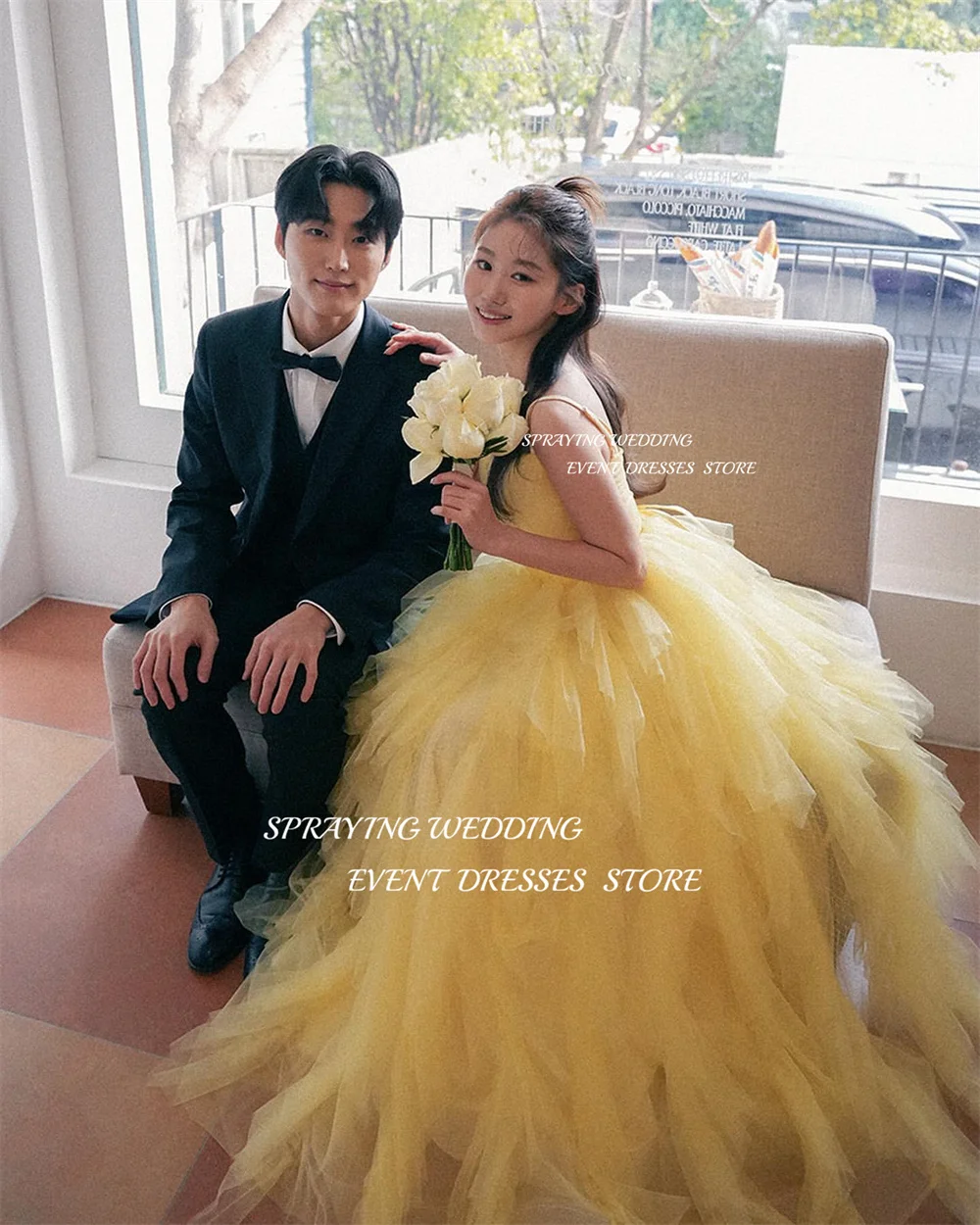 Sukienka ślubna Koreański sesja zdjęciowa Prosty dekolt w serek Tiulowe ramiączka Spaghetti Długa warstwowa plisowana suknia balowa Gorsetowy tył Bufiasta spódnica