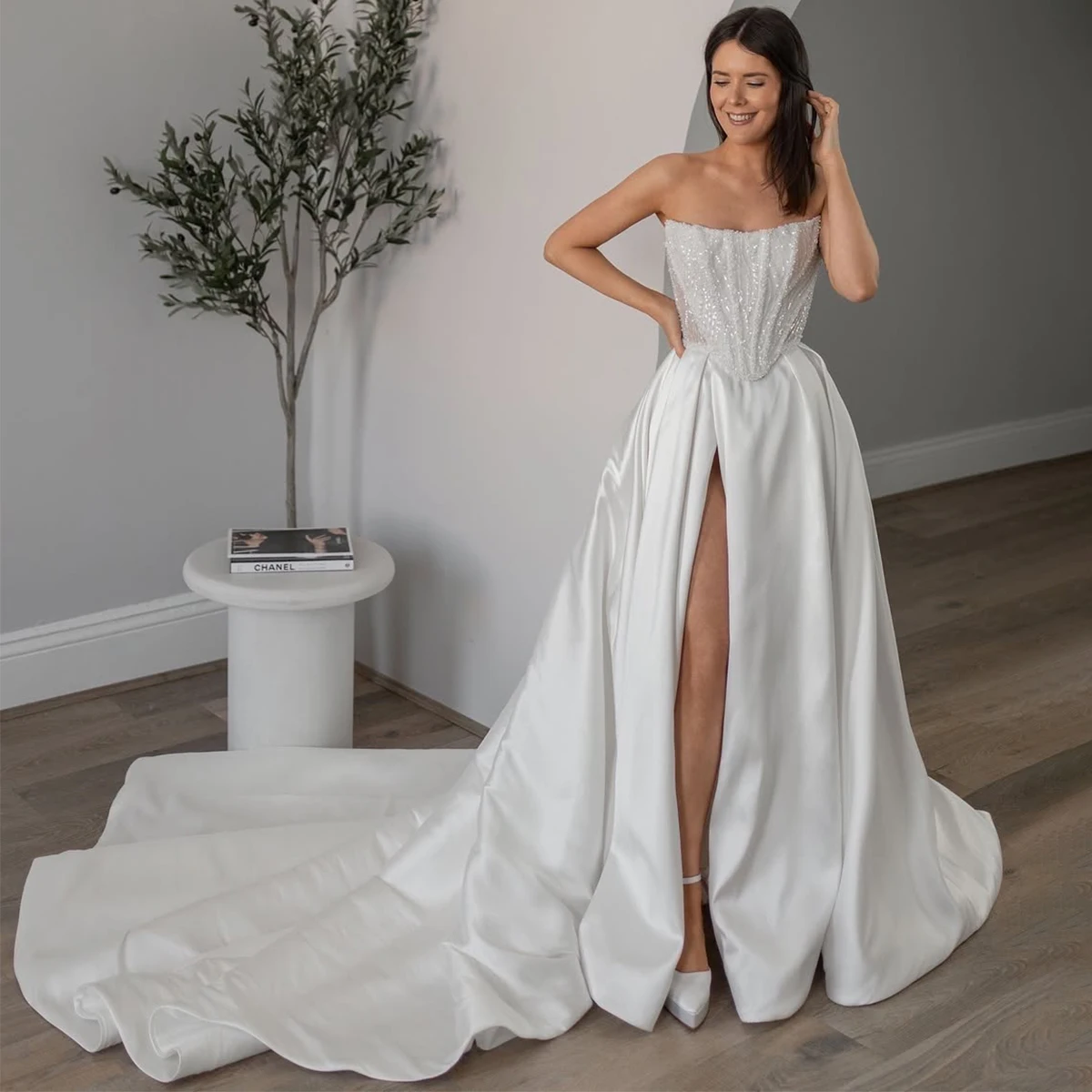 

Elegant Lace Strapless Wedding Dress With Train Satin Ball Gown With Slit Long Bridal Party Gown For Bride Vestidos Novia
