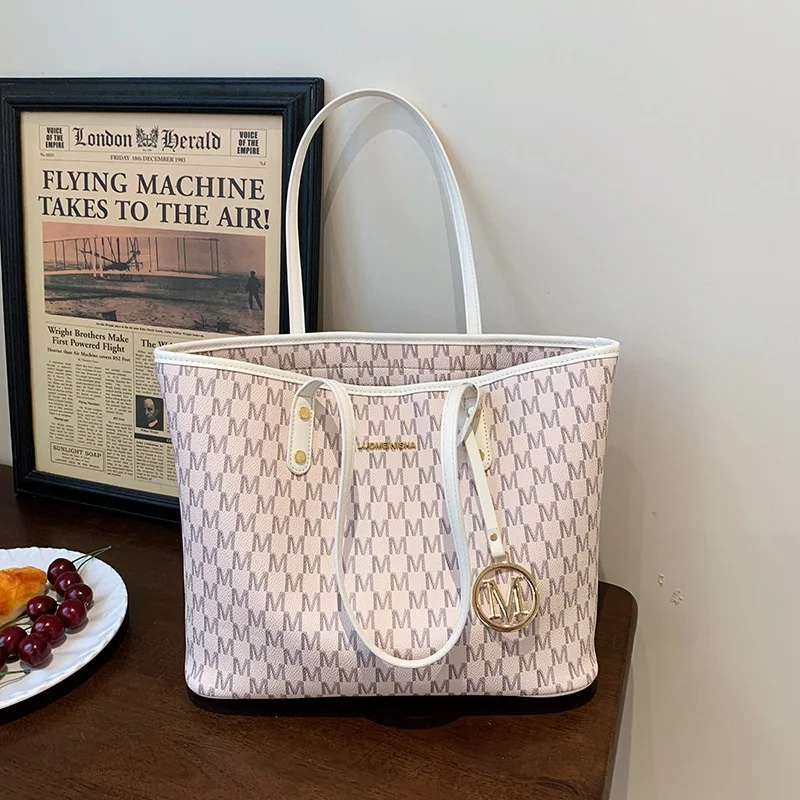 

Large Capacity Commuting Tote Bags Fashionable Printed Pu Leather Handbag for Women College Students Class Handbags Shoulder Bag