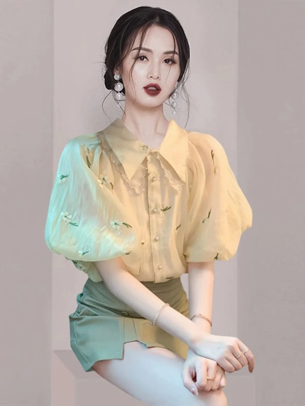 Elegant Floral Print Shirt for Women Summer Fashion High End Feel Doll Collar Blouse Commute Style Loose Fit Short Sleeve