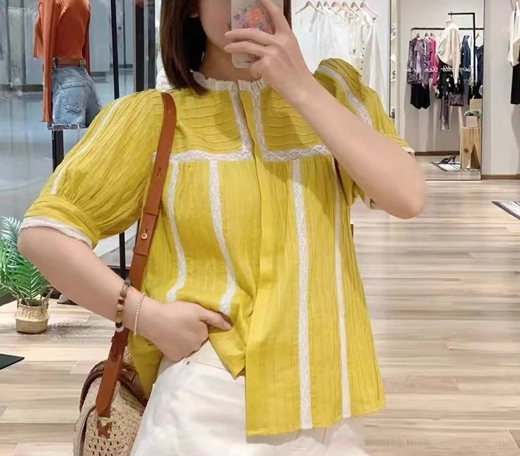 เสื้อเชิ้ตแขนสั้นลูกไม้สีเหลืองของผู้หญิงลําลองคอกลมจีบออกแบบด้านบนของผู้หญิง
