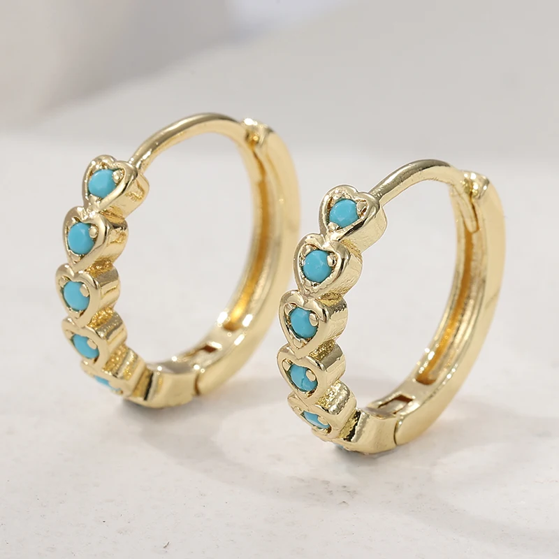 Romantische, niedliche kleine Creolen mit Herzmuster, vergoldet, mit blauen Zirkon-Ohrringen für Frauen, Schmuckliebhaber, Geschenk
