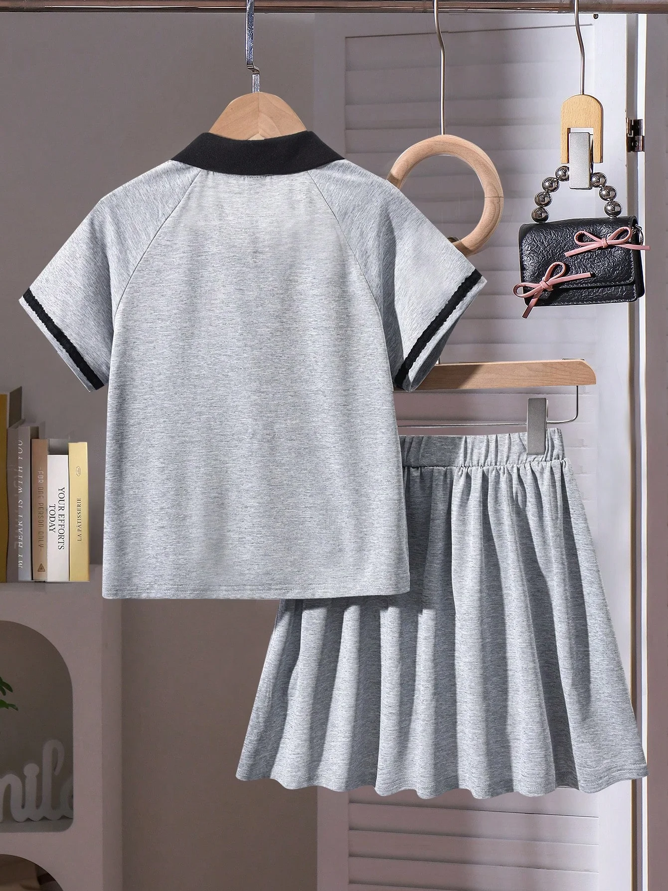 Girls' casual sporty two-piece set of gray short-sleeve top with bow decoration + gray skirt for spring and summer
