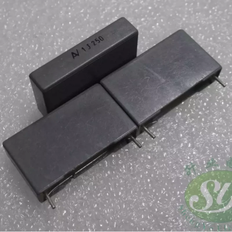 10pcs-100pcs Italian AV R60 1.0uf/250V 1uf 1u0 105 brand new copper foot film capacitor 22MM