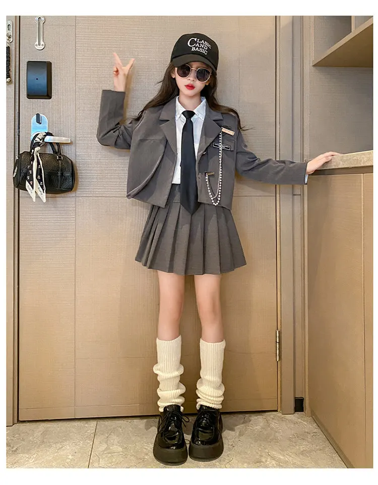 Schuluniform-Set für junge Mädchen im JK-Stil, einzigartige formelle Jacke mit Kette und plissiertem Rock, 2-teiliger Blazer-Anzug für Schulkinder. – Detail 7