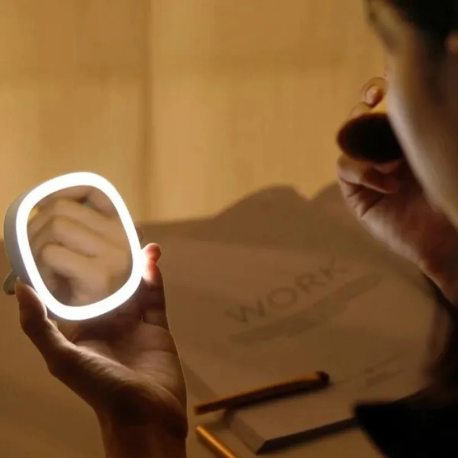 Tragbarer LED-Taschenspiegel mit Ständerhalterung – dimmbares 3-Farben-Licht, wiederaufladbar über USB, Reise-Make-up-Spiegel – beleuchteter Waschtisch