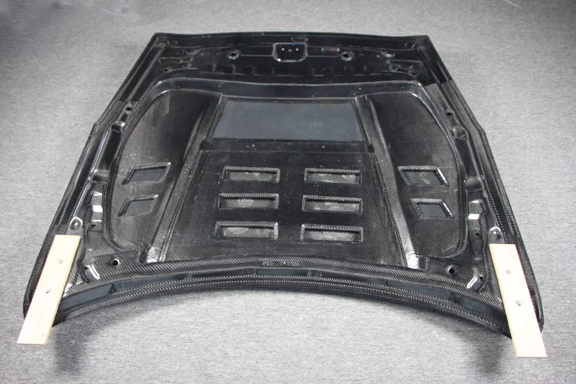 GTII-Style Carbon Fiber Front Engine Hood Bonnet for 09-12 GTR R35 New Condition