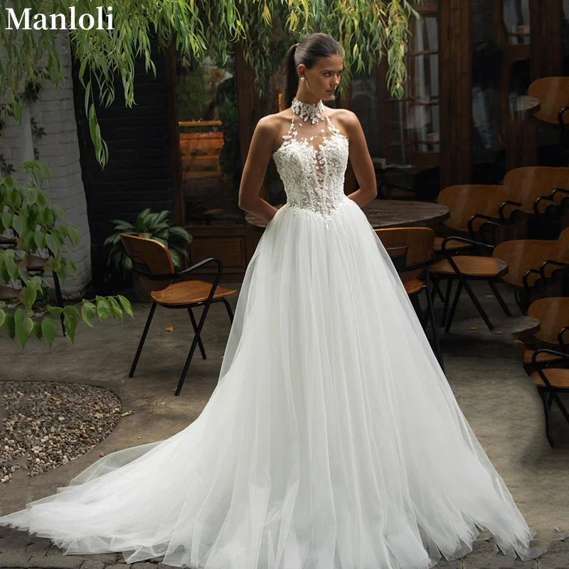 Robe de mariée blanche élégante coupe trapèze, col montant, dos nu en dentelle, sans manches, style princesse, personnalisable