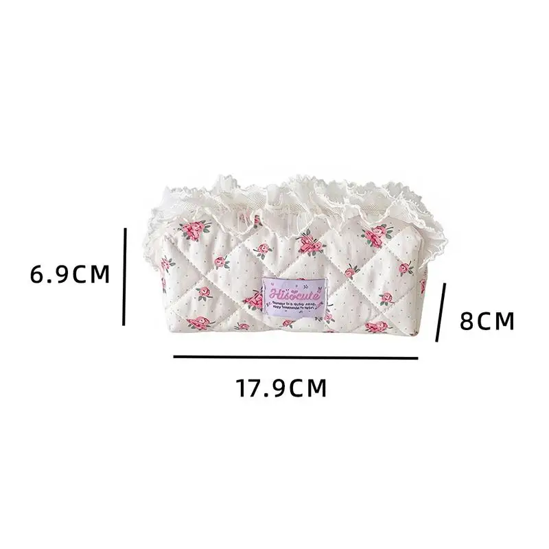 Niedliche, mit Spitze verzierte, gesteppte Kosmetiktasche mit großem Fassungsvermögen und hübschen Blumenmuster, ideal für die tägliche Aufbewahrung von Make-up, für Reisen und den Schulgebrauch. – Detail 11