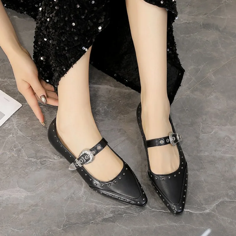 Damen Französische Vintage Spitze Mary Jane Ballerinas 2026 mit Nieten, Lederriemen und Schnalle, Süße Punk Casual Büroschuhe