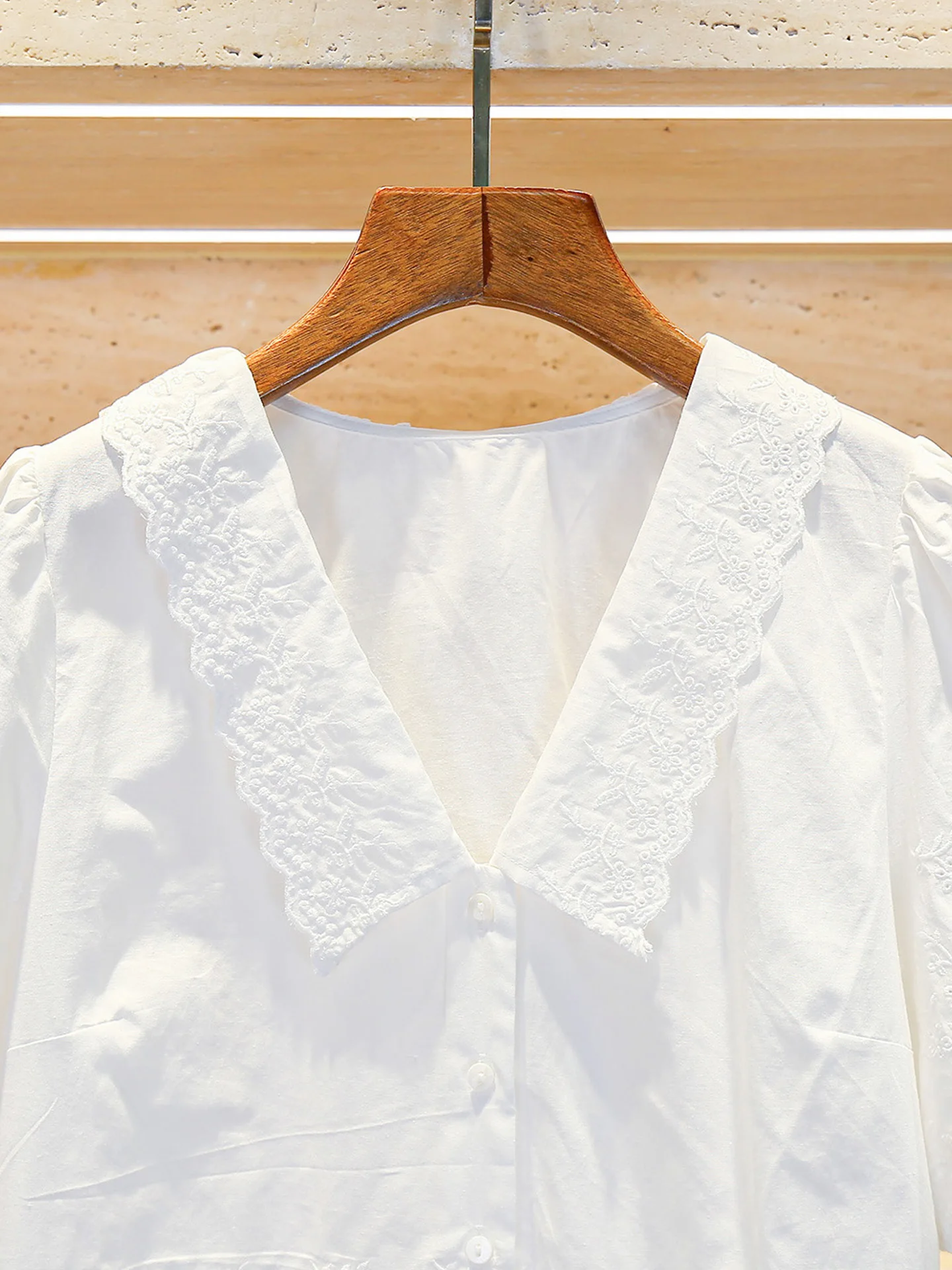 

Ele ort Sve Embroidered Doll Collar irt Trendy Age-Defng Top for Young Women Commute Sle Straight Cut Chinese ...