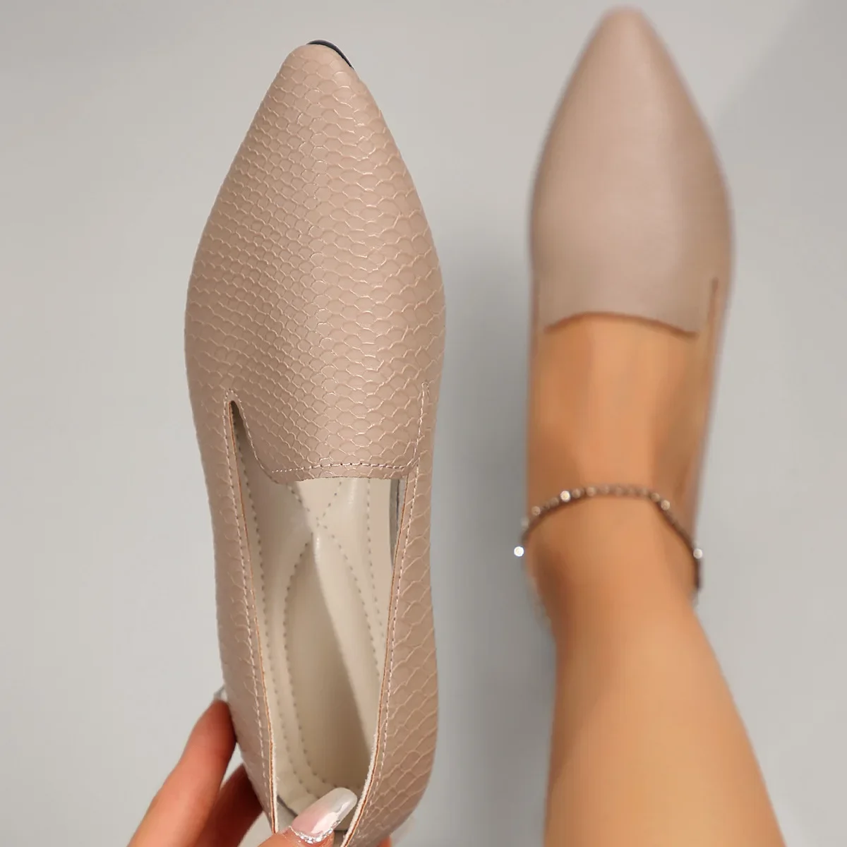 Pointed Single Shoes Female 2024 New Shallow Mouth Blue Snake Print Flat Women's Shoes Fashion Versatile Work Shoes Sneaker image 3