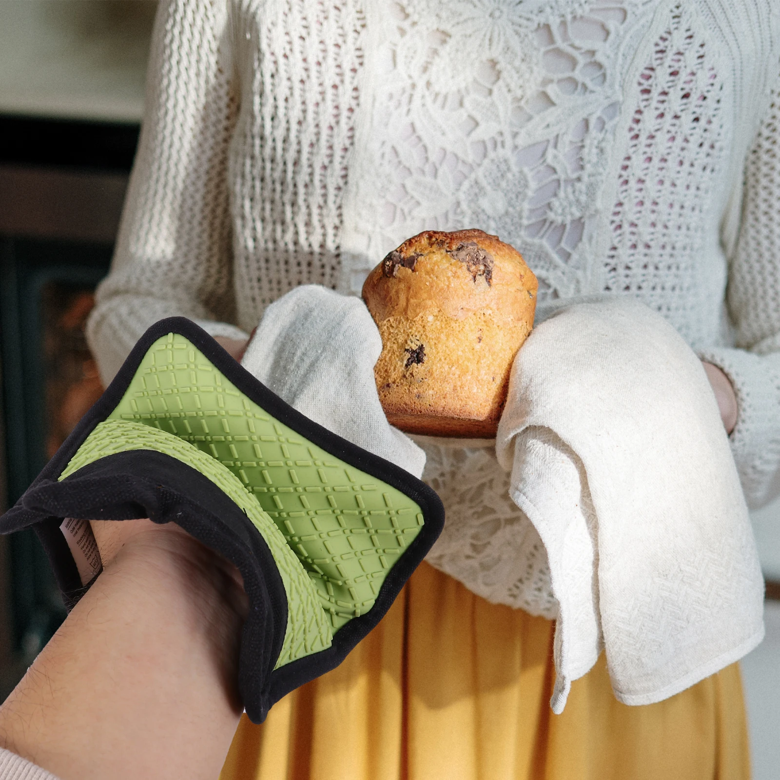 

Cotton Silicone Heat Resistant Gloves Kitchen Oven Mitts Baking Gloves Non Skid Pot Holders Heat Insulation Place Mat