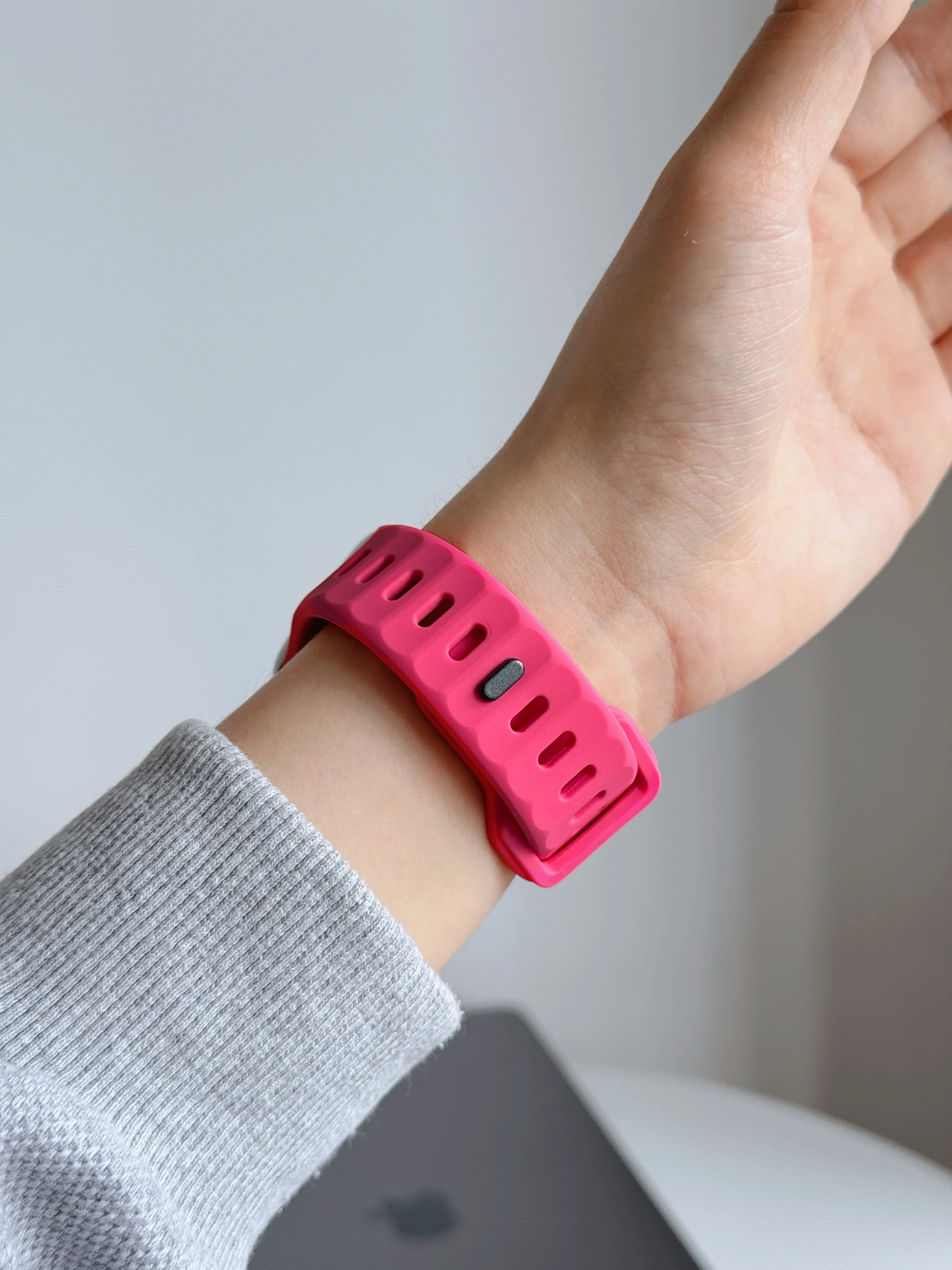 Kreatives, schräges Silikonarmband für die Apple Watch, 40 mm, 41 mm, 44 mm, 45 mm, S10, S11, 46 mm, 42 mm, iWatch Series 12, 11, 10, 9, 8, 7, 6. – Detail 5