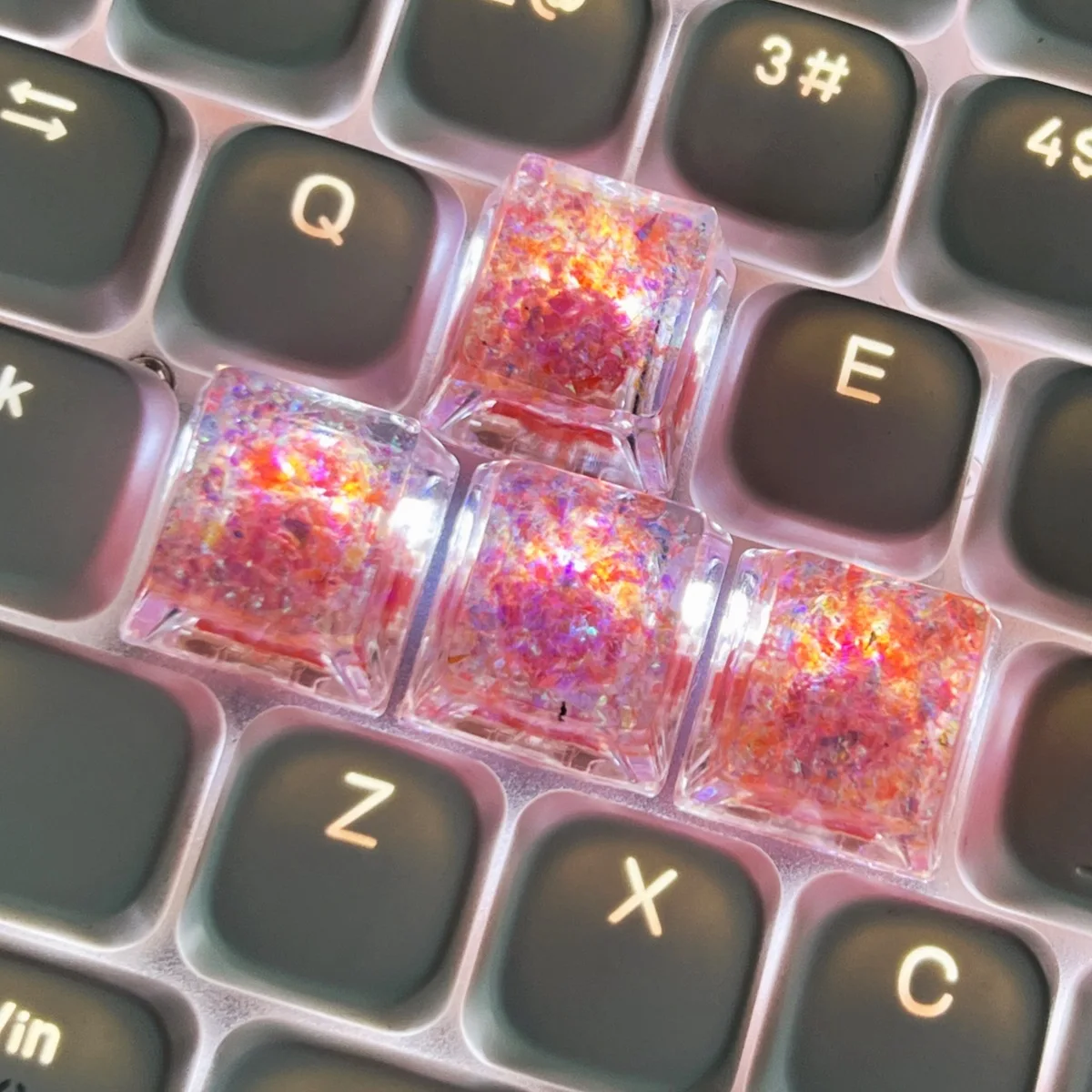 Epoxy transparent shell paper keycap colorful resin cross shaft mechanical keyboard keycap wholesale