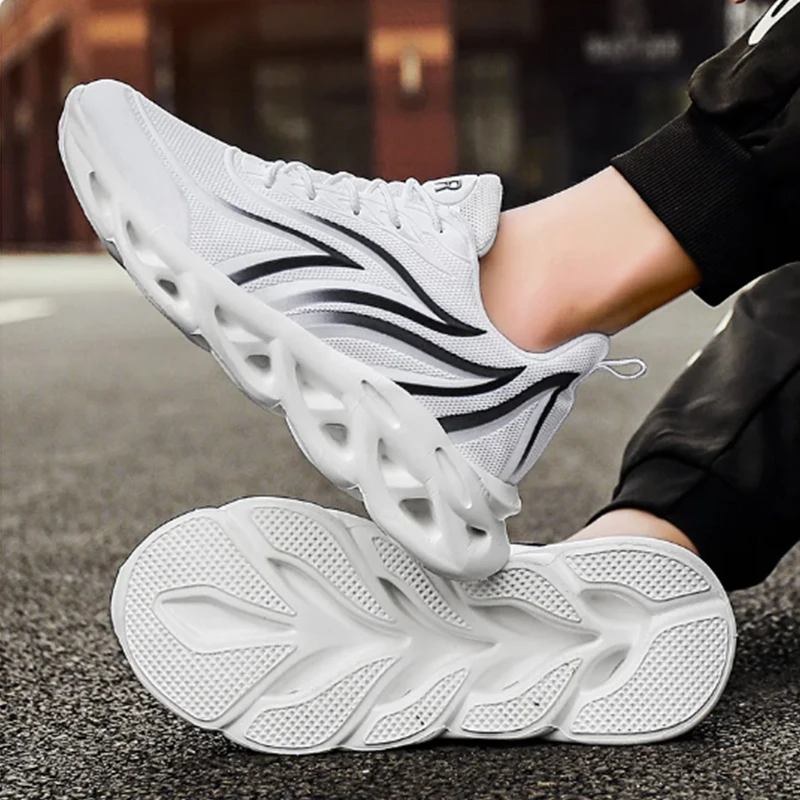 2024 Fashion Running Shoes Men Flame Printed Sneakers Knit Athletic Sports Blade Cushioning Jogging Trainers Lightweight