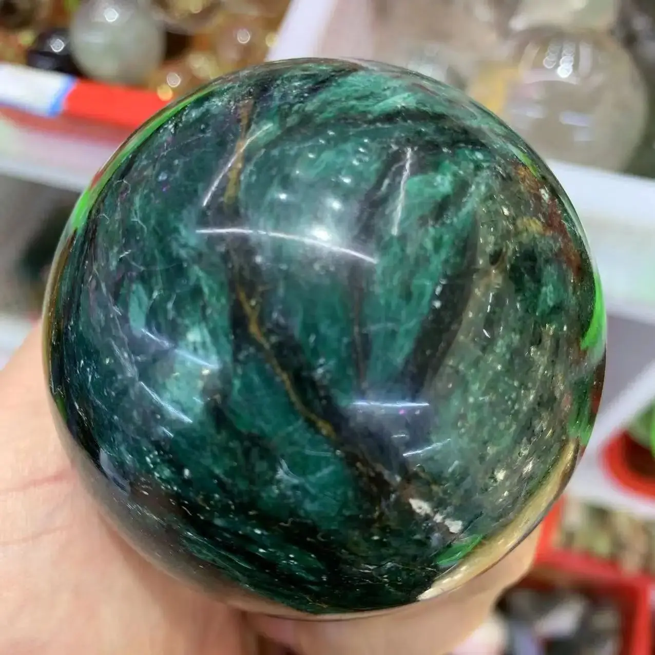 

1pc Natural Green Mica Stone Crystal Energy Meditation Sphere Reiki Healing Room Office Decoration Gift Collection