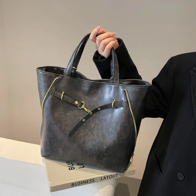 

Classic And Fashionable Designer Diaper Bag For Women Luxury Large Capacity Tote Elegant Leather Crossbody Shoulder Bag