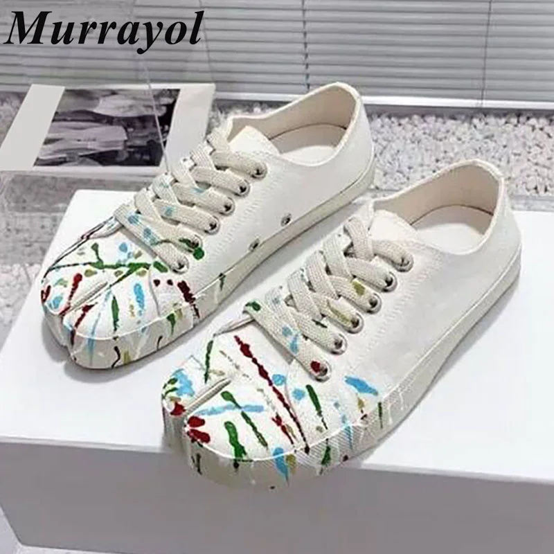 

Split Toe Canvas Lace-up Flat Shoes Graffiti Thick Bottom Casual Shoes Four Seasons Walking Shoes Small White Shoes Unisex