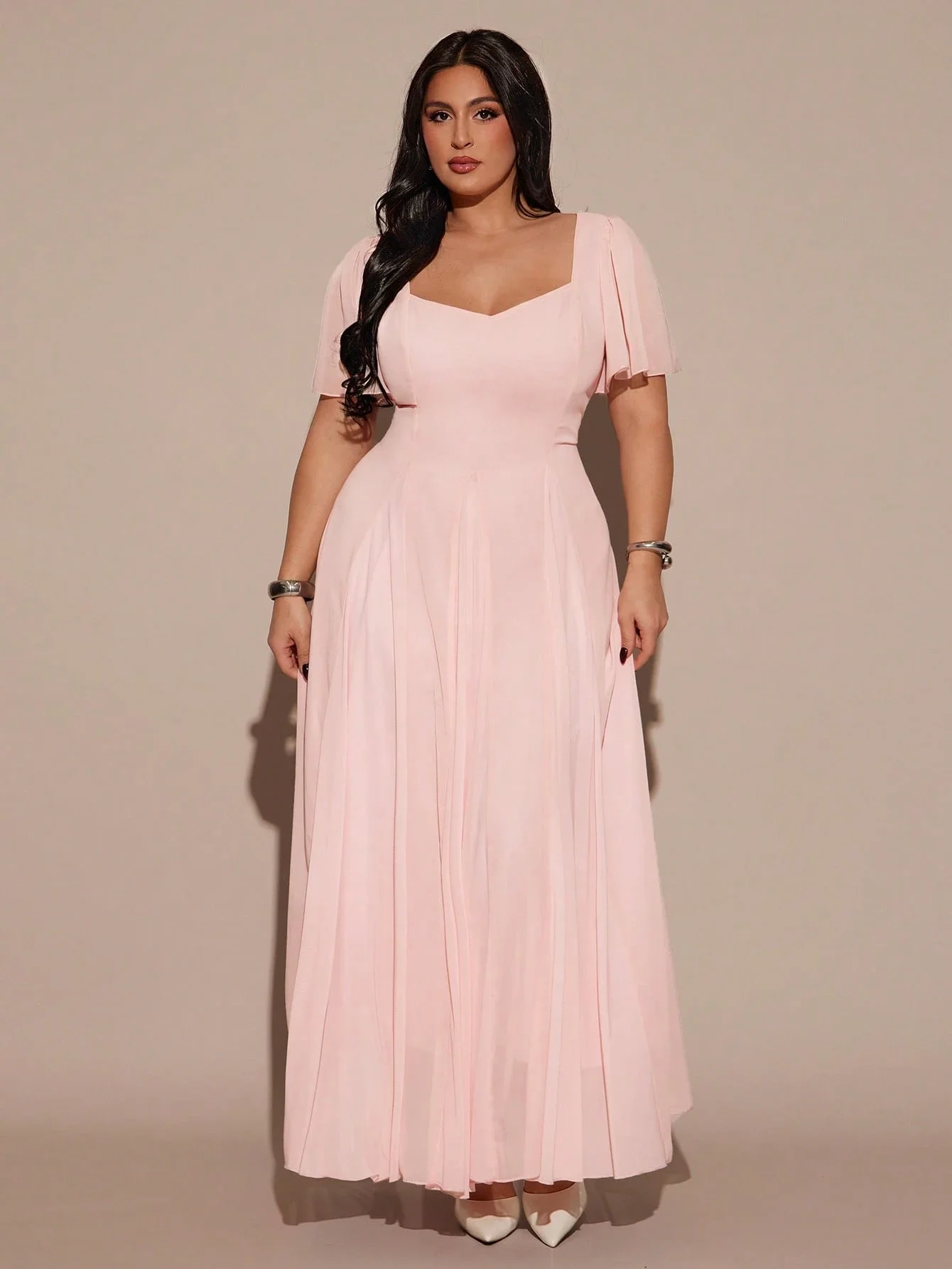 Elegante Vestido Largo Rosa de Talla Grande con Mangas Cortas con Volantes para Invitadas de Boda o Ocasiones de Cumpleaños
