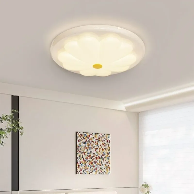 Daisy Ceiling Light Full Spectrum Eye Protection Bedroom Simple and Fresh Flower Light