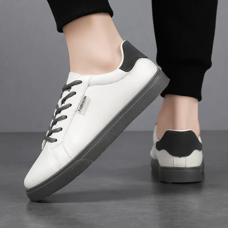 2026 New Skateboarding Shoes Men Flat Comfortable Leather Casual Vulcanized Shoes Trendy Classic Breathable Cheap Sneakers Man P