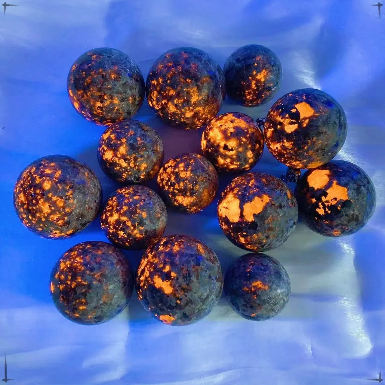 Natural Yooperlite Ball Natural Flame Stone Ball Reiki Healing Spirit Sorcery Powerful Chakra Energy Home Garden Decoration Gift