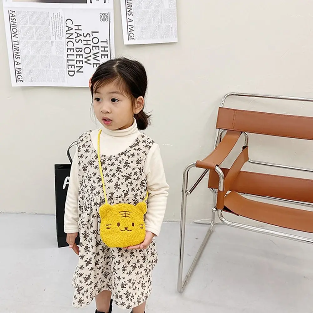 子供のための漫画のクマのぬいぐるみショルダーバッグ、子供のためのかわいいメッセンジャーバッグ、男の子と女の子のためのカワイイクロスボディバッグ、秋と冬のための屋外バッグ