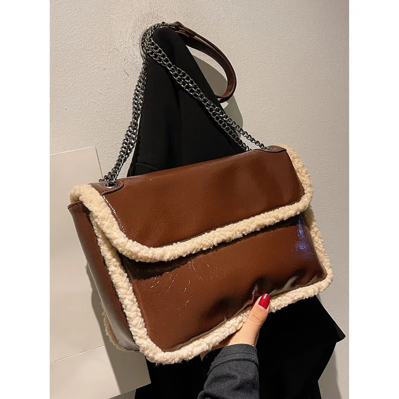 Autumn Winter Large Capacity Plush Tote Bag Lady 2023 New Fashion Chain Shoulder Bag Splice Patent Leather Texture Commuter Pack