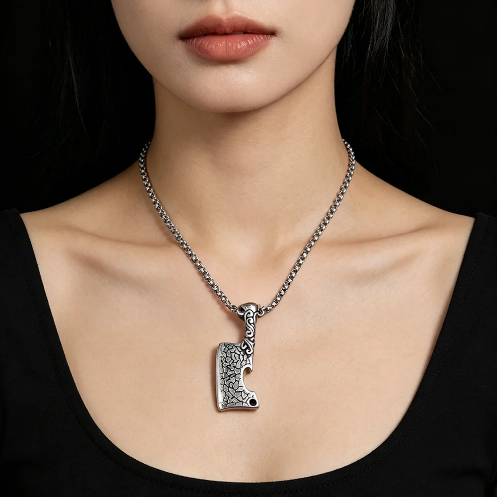 Retro cast kitchen knife-shaped stainless steel necklace, waterproof and non-fading blackening process, bulk sales pendant