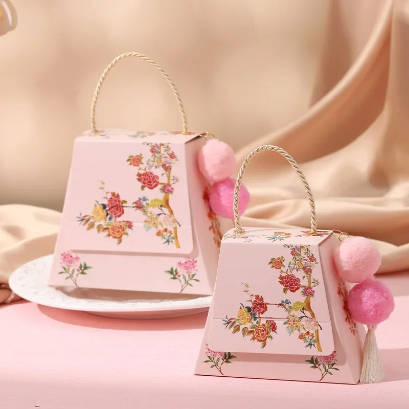 20 Pcs/Lot Creative Portable Trapezoidal Wedding Candy Box Festive Small Gift Packaging Paper Box with Plush Tassel Pendant