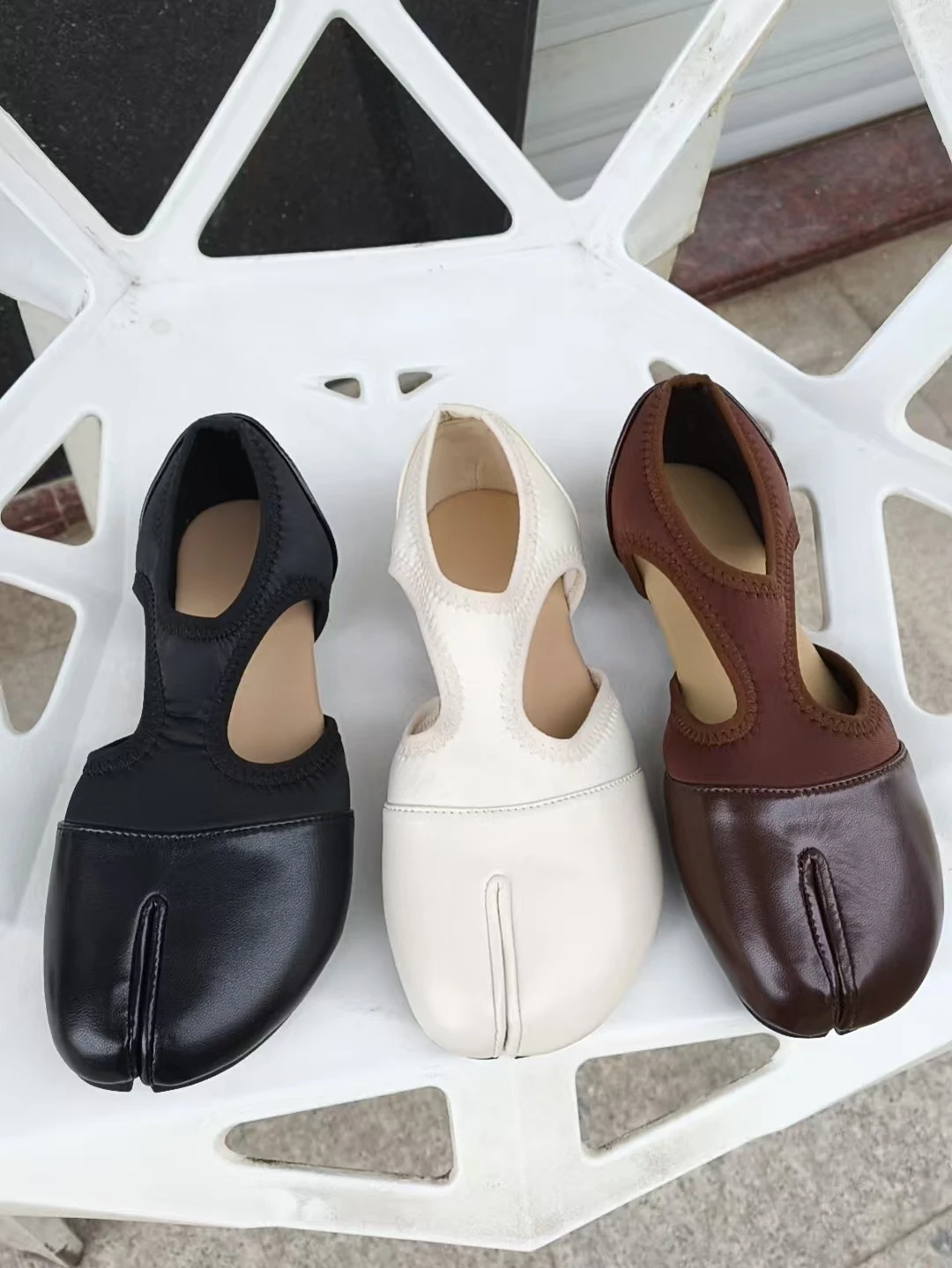 2026 Modische Damen-Markenschuhe Mary Janes Sommer Split-Toe Walking Sneakers Lässige Loafers Designer Schwarze Ballerinas Sandalen – Detail 2