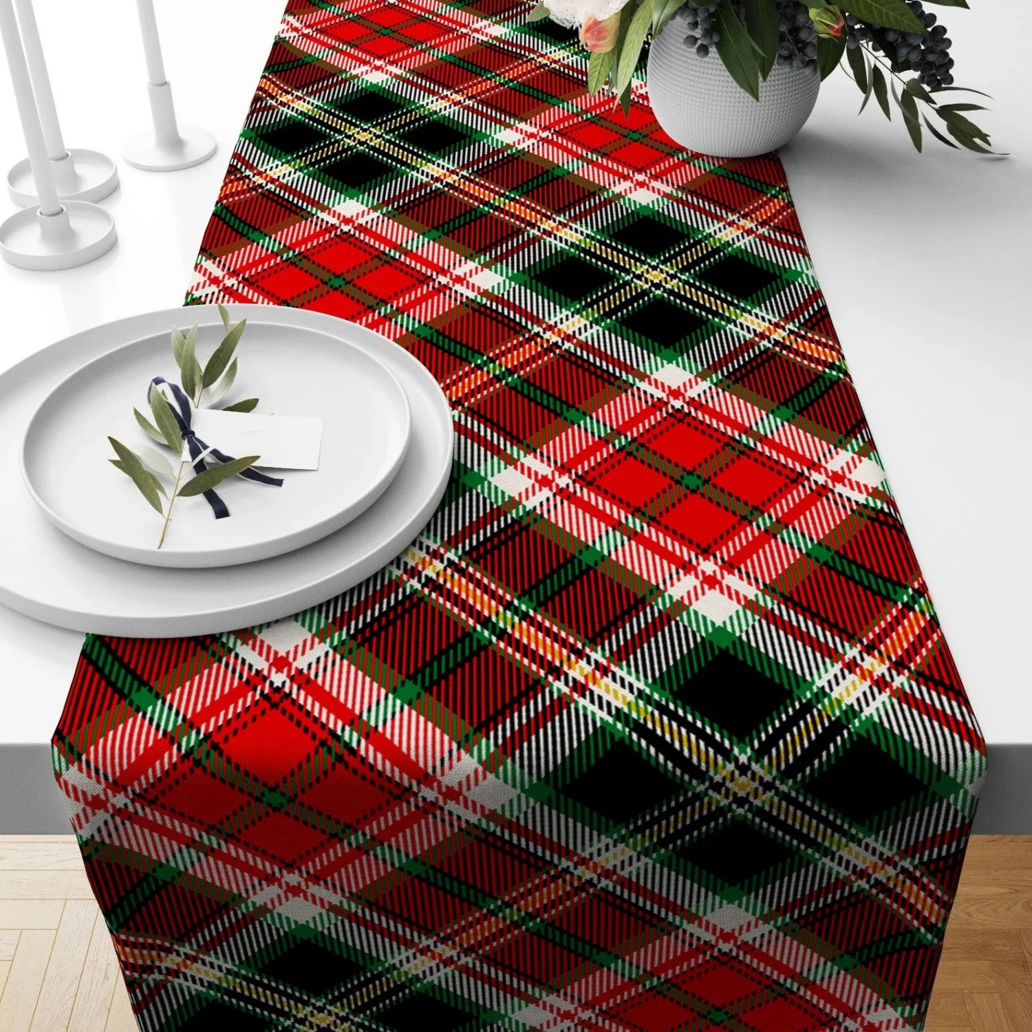 Tartan & Plaid Christmas Table Runner - Red Green Scottish Style, Winter Noel Decor for Home