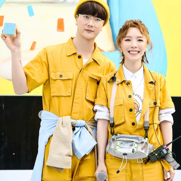 

Yellow Casual ortsve Suit for Men And Women with Cuffed Pants Performance Clothes Loose Fit Youthful Summer Outfit