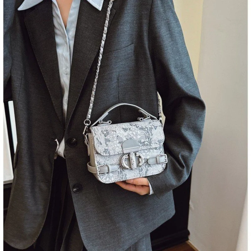 

Luxury Women's Tote Bag Made Of Fine Leather Boasting Casual Vintage And Paris Trendy Chic Look