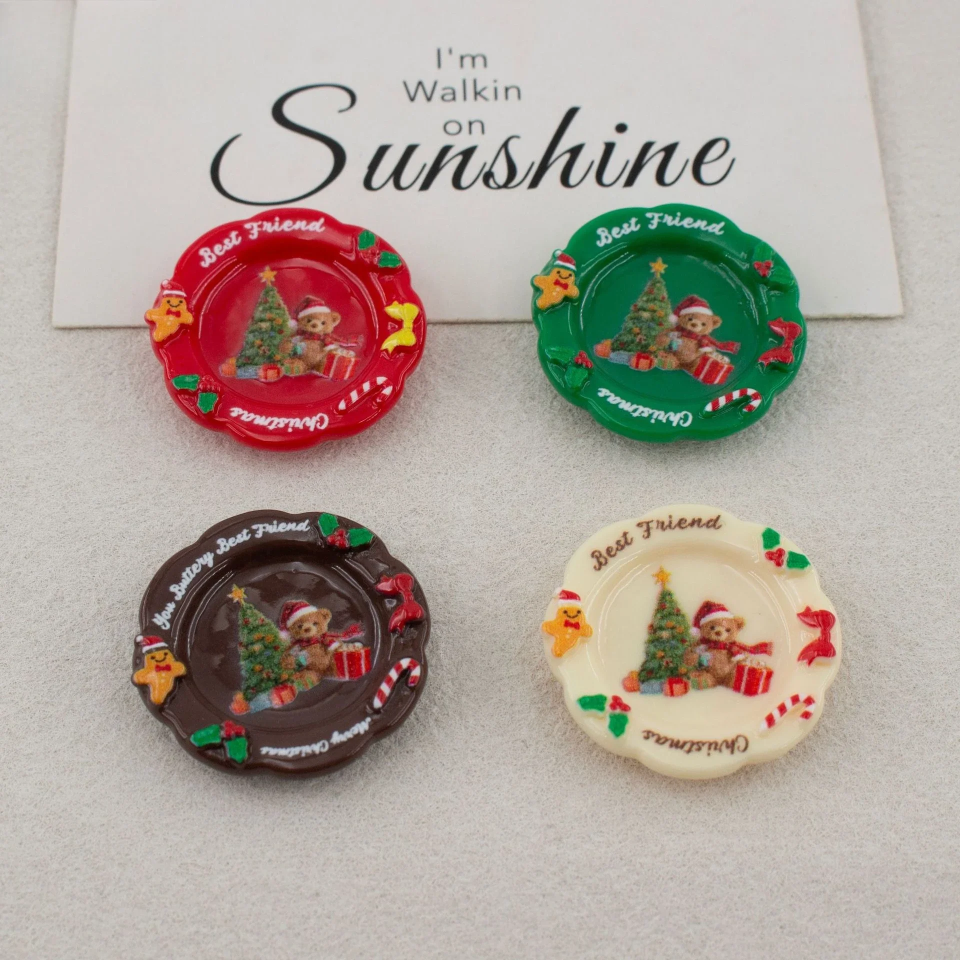 100pcs Wholesale Mini Christmas Plates Resin DIY Accessories for Keychain Pendants Desktop Oranment Dollhouse Decor
