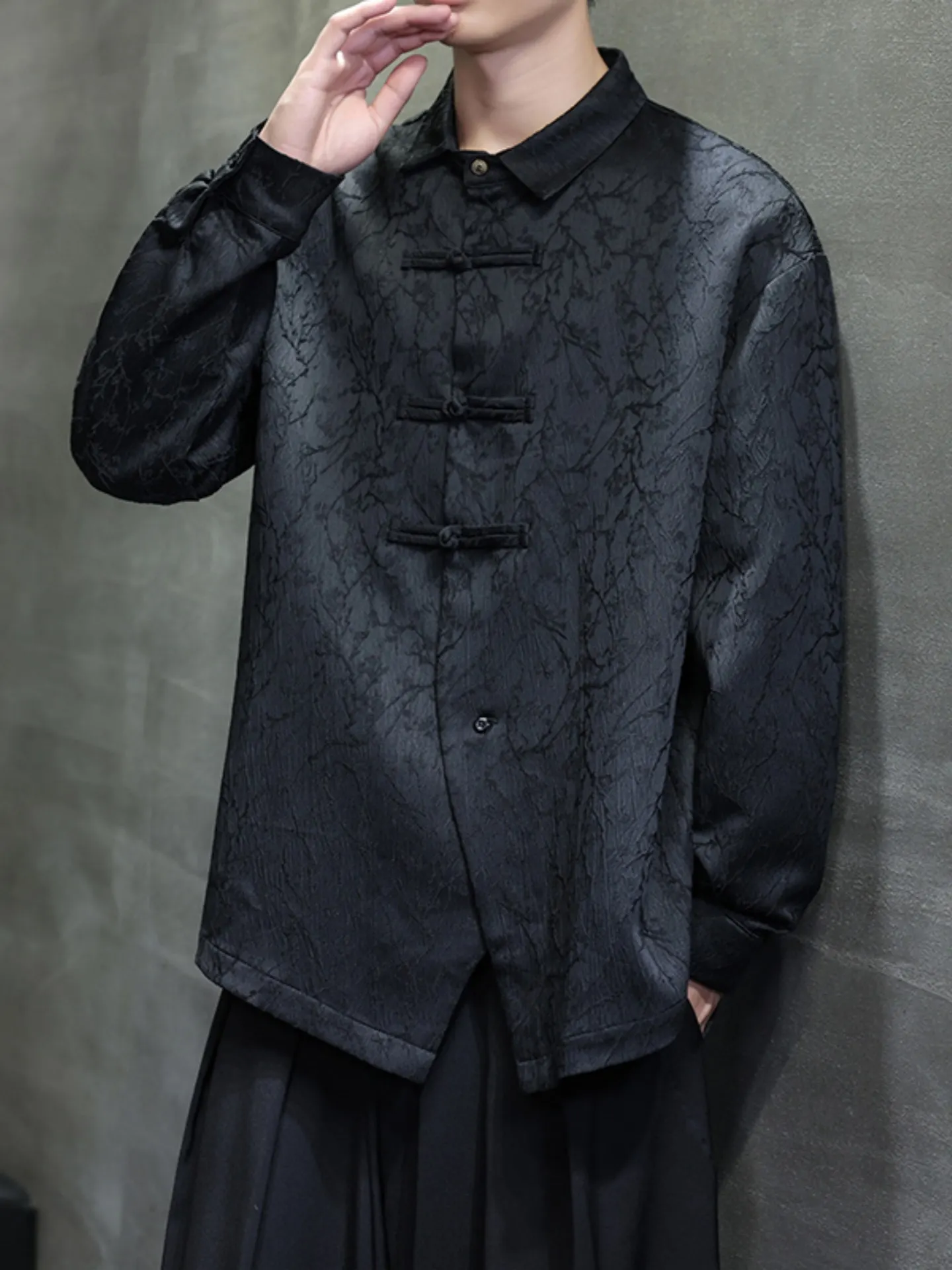 

Men's Long Sve irt with Button New Chinese Retro Embroidery Tang Costume Improved Hanfu Autumn Outerwear Zen Spirit Top