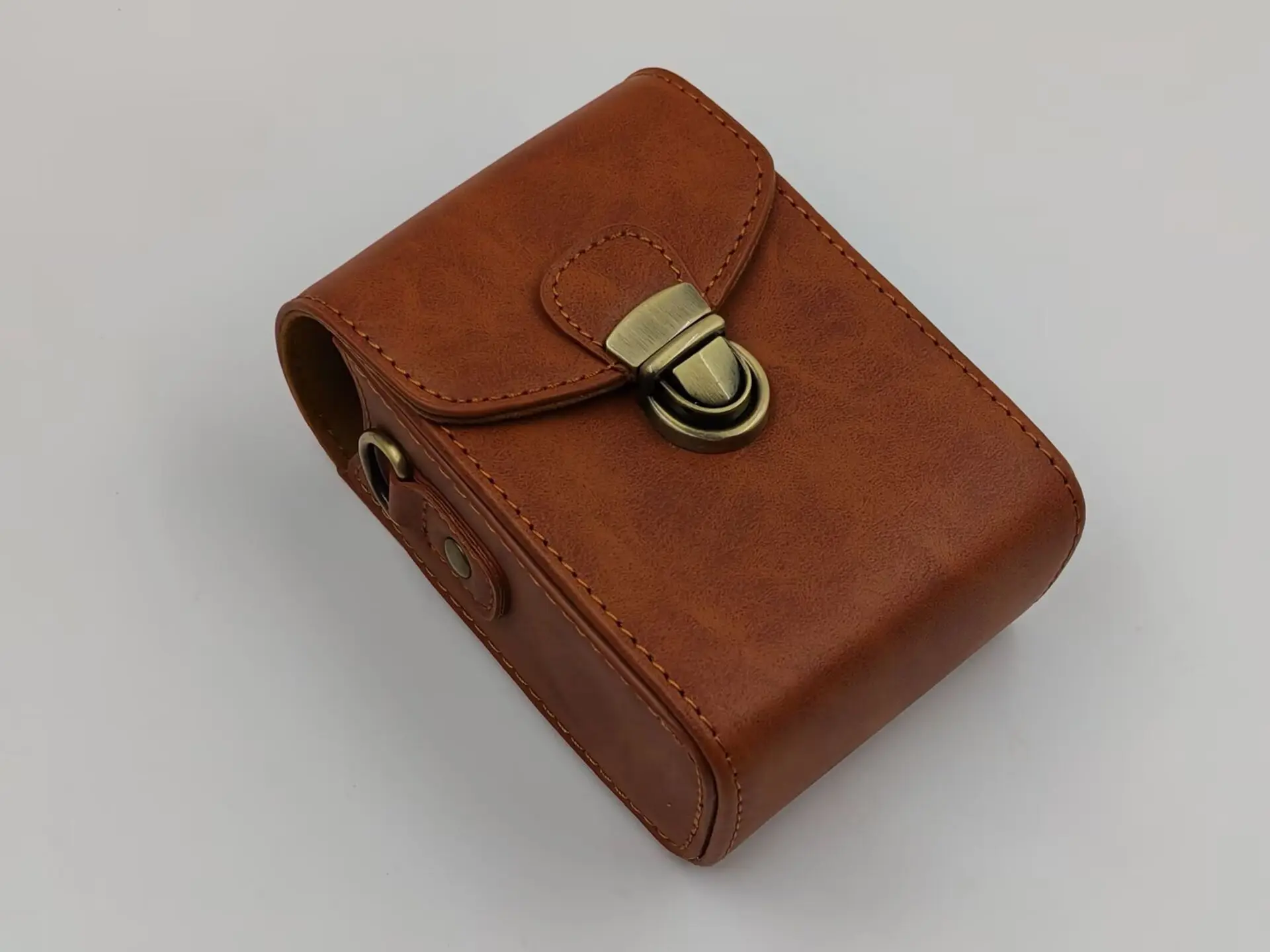 عالمي لسوني، كانون، ريكو، باناسونيك، فوجي، كاسيو، نيكون، سامسونج وكاميرات البطاقات الأخرى.