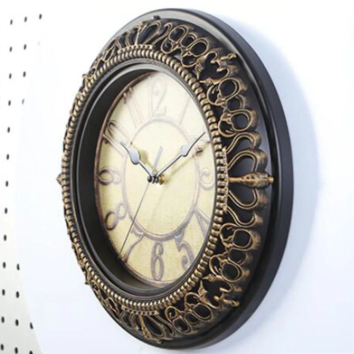 

Vintage 12 Inch Silent Wall Clock Hollowed-Out Numerals Carved Round Decorative Clock for Living Room Bedroom Kitchen Gold