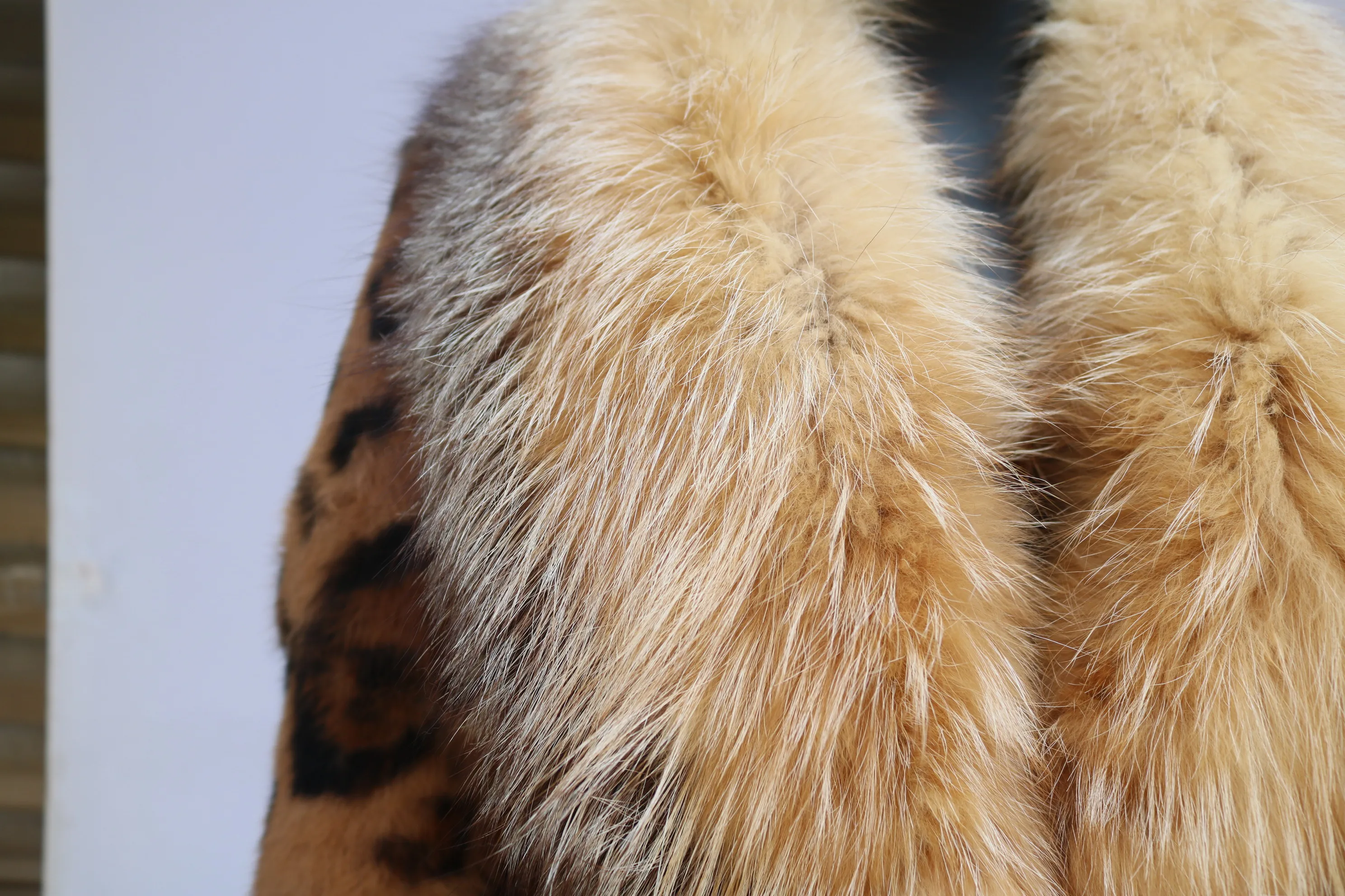 معطف فرو الأرنب الحقيقي من FURYOUME مع ياقة مقلوبة وسترة من الفرو الطبيعي معطف دافئ ملابس الشارع مقاس مخصص موضة الشتاء