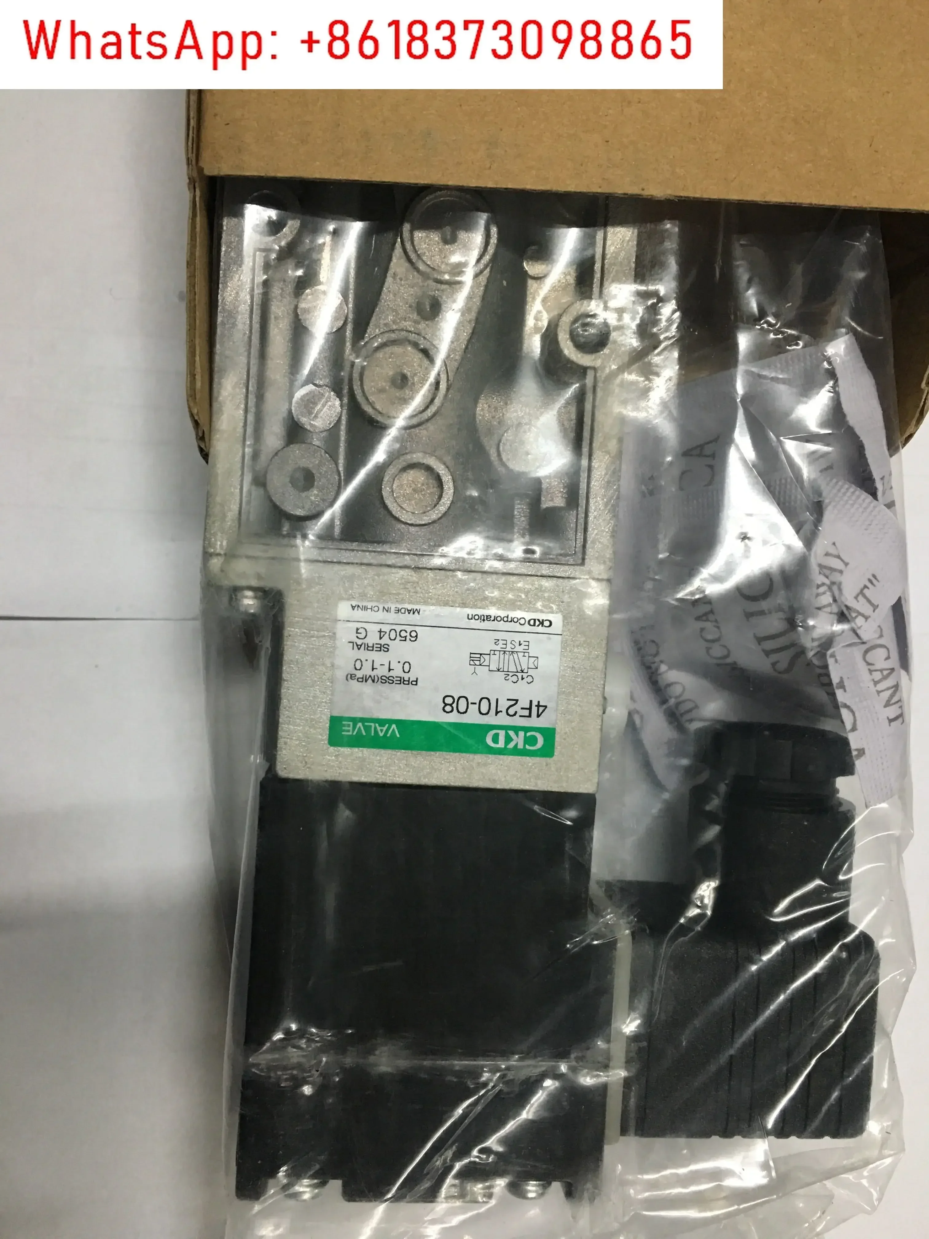 

CKD solenoid valve 4F210-08 voltage AC110v/DC24V/AC220