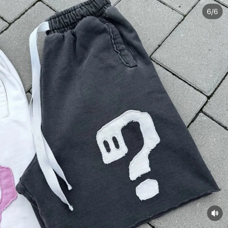 アメリカン・ハイストリート・ヘビーウェイト・ヴィンテージプリント・ショートパンツ（ダメージ加工、ルーズフィット、ドローストリング付きカジュアルパンツ）