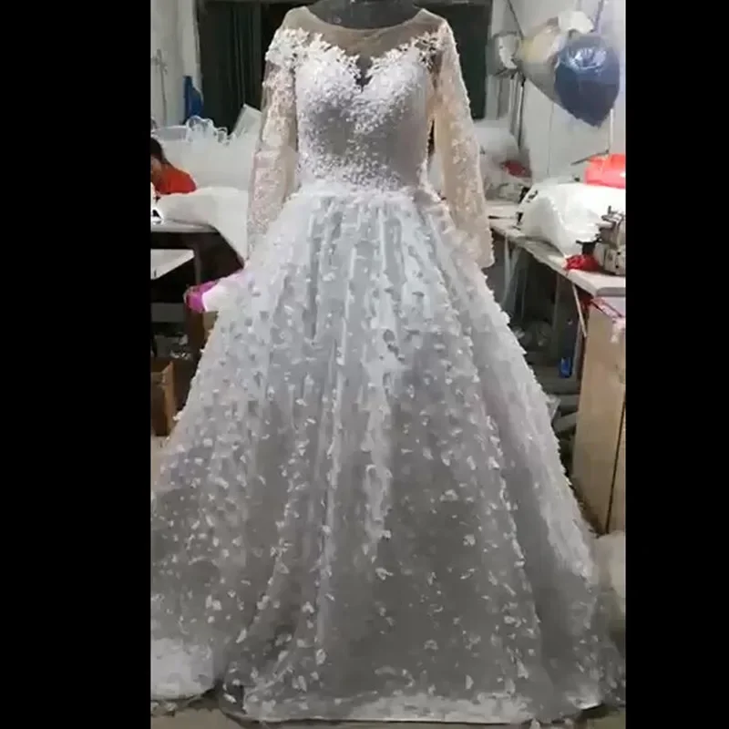 ที่กําหนดเอง 3D ลูกไม้ Appliques ชุดแต่งงาน Robe De Mariee แขนยาว Ballgown ปุ่มกลับประเทศชุดเจ้าสาว