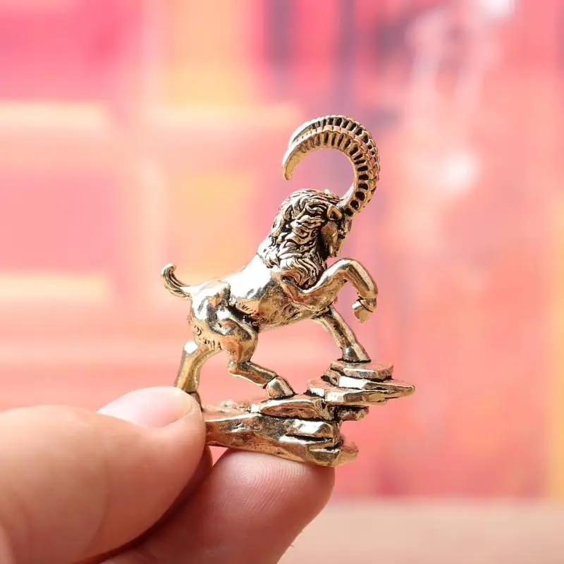 Brass Mountain-Climbing Antelope Ram Figurine Vintage Style Decorative Ornament Tea Pet And Collectible Craft For Tabletops