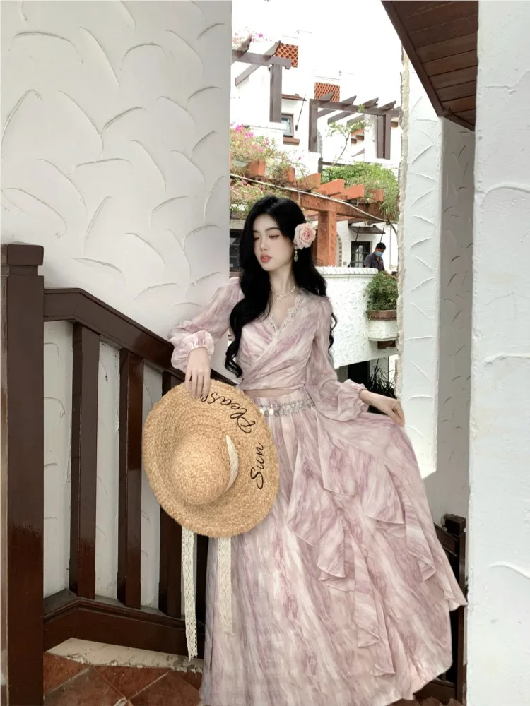 

A two-piece top with purple lace fringe collar and ruffled skirt set dress