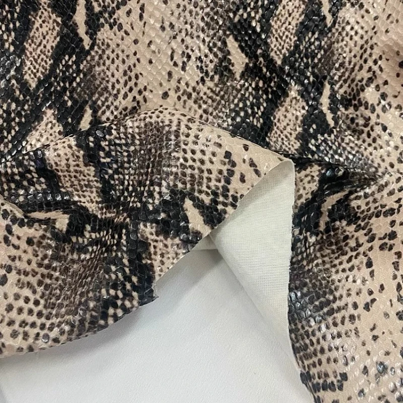 تحجيم بيثون طباعة بو الجلود النسيج جريئة 3D الملمس المرحلة زي سترة السراويل مصمم الأزياء DIY بها بنفسك الملابس الحرفية الإمدادات