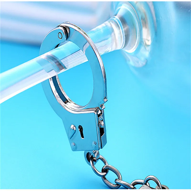 1/2/4pcs Creative Personalized Simulation Handcuffs Keychains Metal Handcuffs Keychain Pendants Birthday Couples Friend Gifts