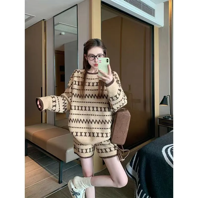 

Autumn Winter Women's Wear Knitwear Tops Shorts Suits Long-sleeved Thickened Retro Luxurious Flattering New Casual Comfortable