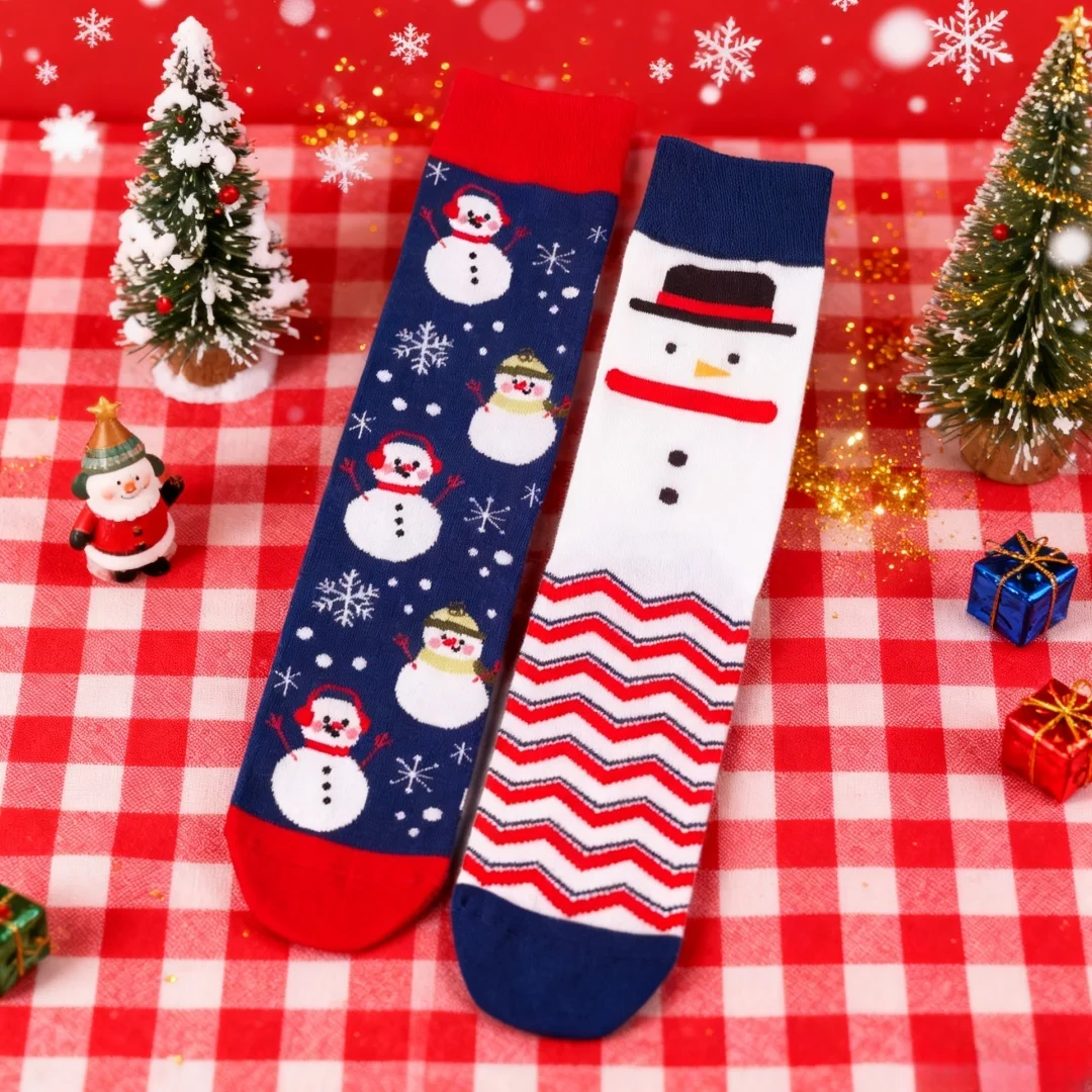 1 Pair of Cartoon-Printed Fun Snowman Mid-Calf Socks Asymmetrical Design With Red-White Wave stripes，Comfortable and stylish