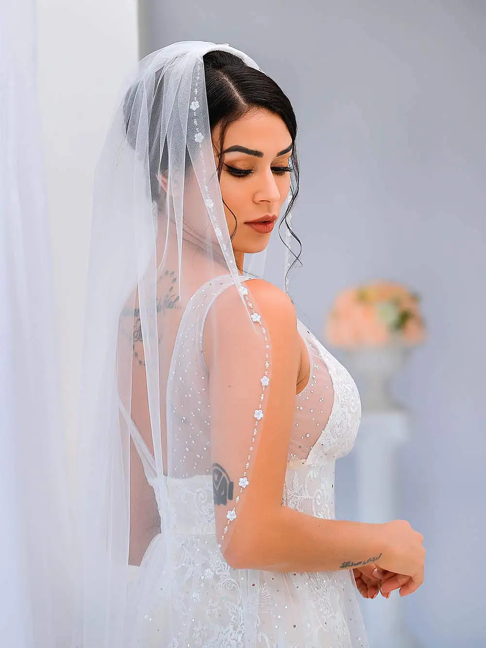 Wedding Bridal Veil with Comb Flower Edge Tulle Veil for Brides 1 Tier Fingertip Length Voile Mariage